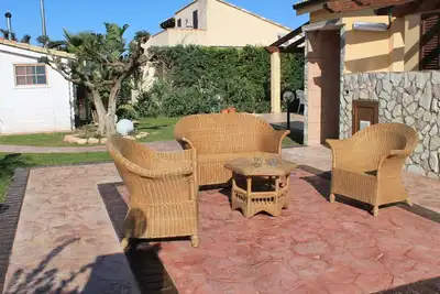 Image de Villa Tiffany avec terrasse privée, Wi-Fi et climatisation, vue sur le jardin