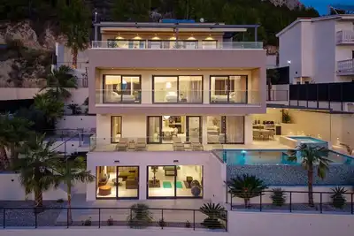 Image de Luxurious 5-Bedroom Villa \"Million Dreams\" with Infinity Pool, Spa zone, Hot-tub, Spectacular Sea Views