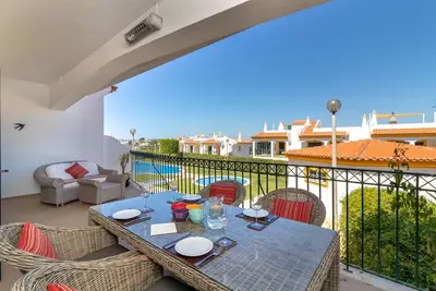 Image de Townhouse Vista Atlantic, Charming Two-Bedroom End-Terrace Townhouse in Quiet Cul-de-Sac, Walking Distance to Carvoeiro Centre