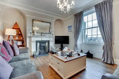 4 Bed in Whitby (oc-w474)