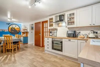 4 Bed in Whitby (oc-w506)