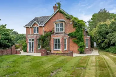 Image de 5 Bed in Blashford (oc-b32253)