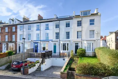 5 Bed in Whitby (oc-p32539)