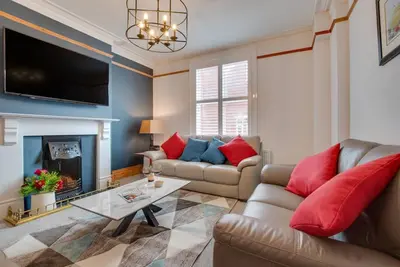 4 Bed in Whitby (oc-w444)