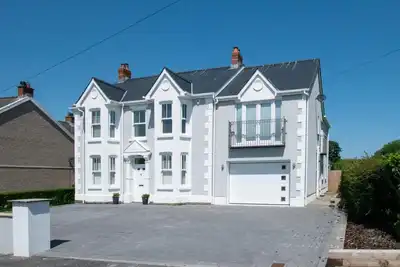 Image de 4 Bed in Cross Hands (oc-bow113)