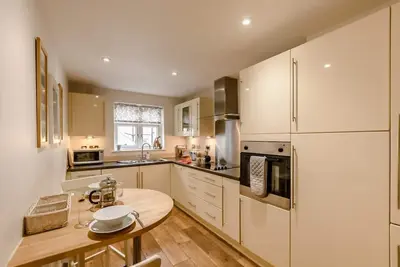 3 Bed in Whitby (oc-w1003)