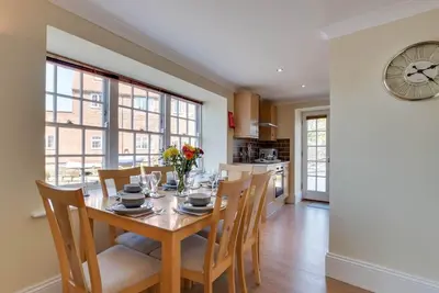 3 Bed in Whitby (oc-w1007)