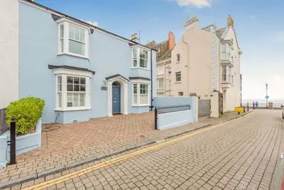 Image de 4 Bed in Tenby (oc-pw9230)