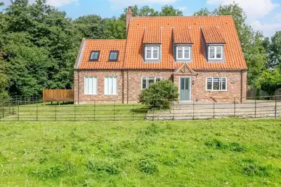 Image de 5 Bed in Hanworth Common (oc-1650)