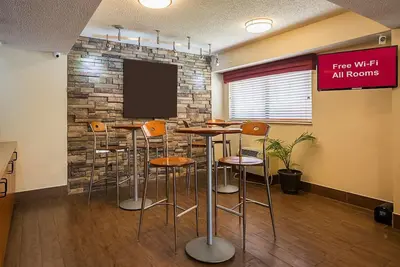 Image de Close to Dfw: Airport Shuttle & Parking. Near Grapevine Mills Mall | 4 Units