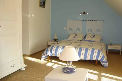 Image de Chambre d’hôtes « Chambre Marine » avec terrasse partagée, jardin partagé et Wi-Fi