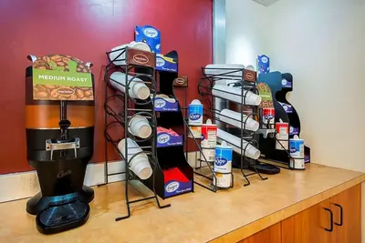 Image de 2 Affordable Dfw Stay! Pet-Friendly | Free Parking/Shuttle | Close to Six Flags