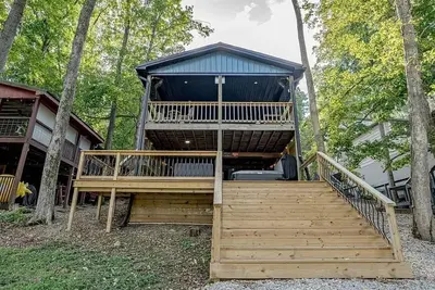 Image de The Blue Lagoon - Beautiful 4-bedroom house on Rough River Lake in McDaniels, Ky