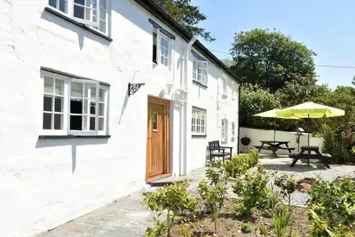 Image de 4 Bed in Two Waters Foot (oc-f27331)