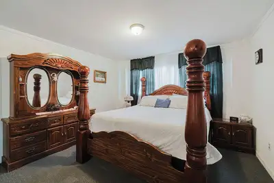 Image de Little red house with detached guest house 3 bedroom 2 bath