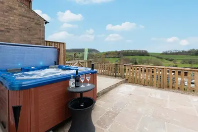 Image de 4 Bed in Suffield (oc-sa013)