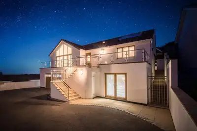 Image de 4 Bed in Mawgan Porth (oc-p00611)