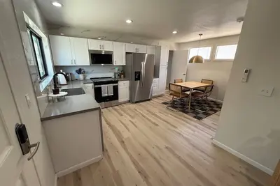 Image de Cozy 2-bedroom house in downtown Bishop, walkable to shops, movies, restaurants!