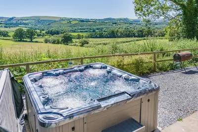 Image de 5 Bed in Llandovery (oc-bow323)