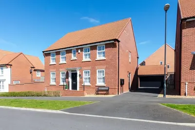 4 Bed in Whitby (oc-w1027)