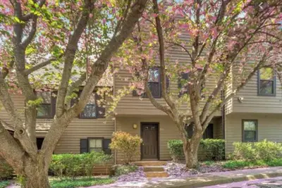 Image de Great 3-bedroom home near Uva and Downtown!