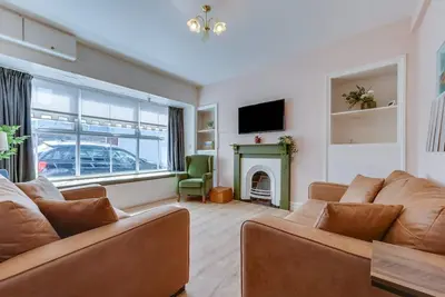 Image de 4 Bed in Tenby (oc-pw9281)