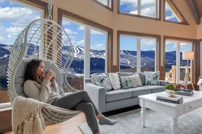 Image de Vue exceptionnelle sur Mont-Tremblant, Spa, Sauna, Billard Au Sommet des rêves