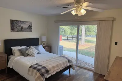 Image de Cozy 3-bedroom Home with a Pool 5 mi to Wec 15 mi to Hits