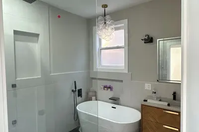 Image de Sleek Avondale Condo Spa Bath King Bed +Queen bed +Garage