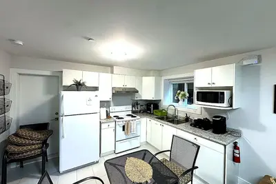 Image de Charming 2 Br 1ba Basement suit in White Rock with WiFi