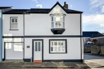 3 Bed in Tenby (oc-m29588)