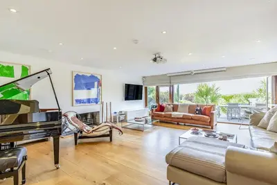 Image de 4 Bed in Mawgan Porth (oc-h29763)