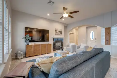 Image de Spacious Family Retreat in Gilbert, Az– Pool, Game Room & Prime Location!