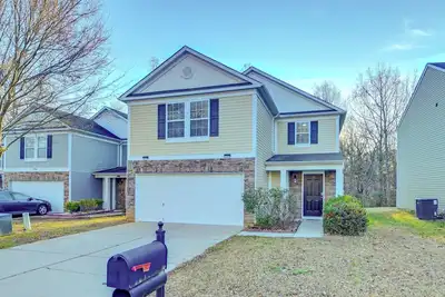 Image de Pet-Friendly Home Just Outside Downtown Charlotte!