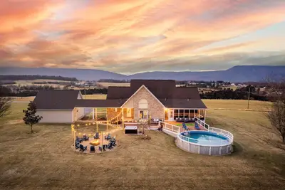 Image de Views for Miles! Pool, Hot Tub, Fire Pit, Game Room, Movie Room, and more!