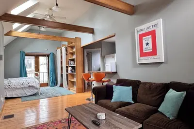 Image de Carriage house W/Ac + Fireplace in adorable Allentown/Buffalo