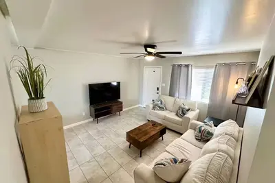 Image de Comfy Modern Midtown Condo — walk to Hospitals