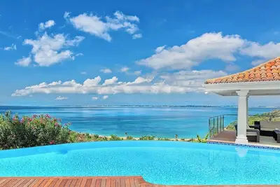 Image de Happy Bay   Classic French Creole Villa   Stunning Views