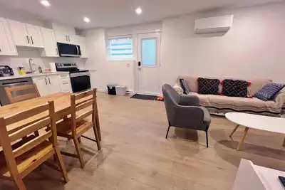 Image de Warm space awaits your experience! 10minutes walk to reach Langley centre.