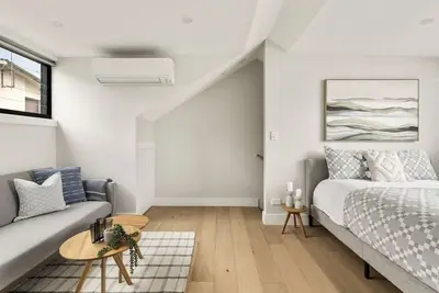 Image de Spacious Architect-Designed Studio in Redfern