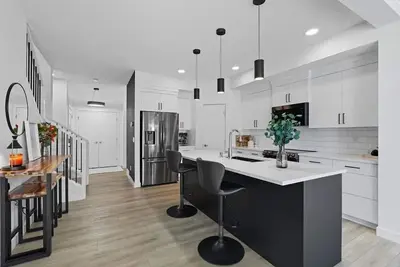 Image de Sol Haus | Modern Retreat in Cochrane