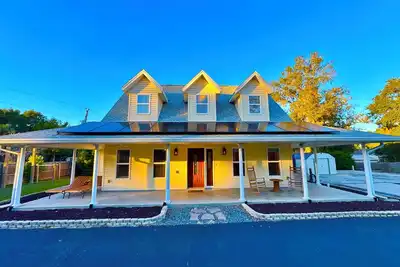 Image de Modern 3 Bed 2. 5 Bath Home w/ access to Lake Rousseau near Rainbow Springs