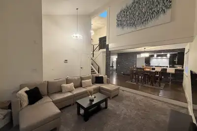 Image de Spacious 4-bedroom house in charming Aurora with Ac