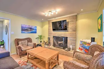 Image de Riverfront Home w/ Private Beach and Dock