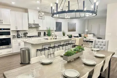 Image de Cary Rtp Lux-6/7 Beds, 2 King Beds, 3. 5 Bath-Pool