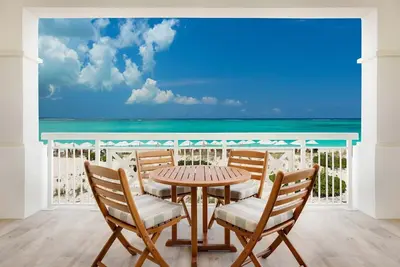 Image de Beachfront One Bdrm on Grace Bay at Alexandra Resort in Turks and Caicos