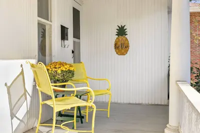 Image de Whole 2-bedroom house in Lincoln's historic Near South neighborhood