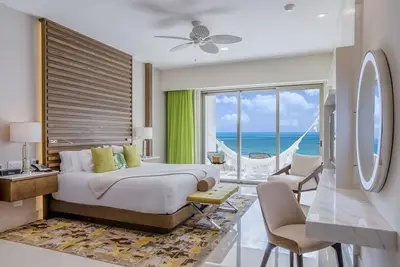 Image de Premium ocean front room at luxury resort Garza Blanca
