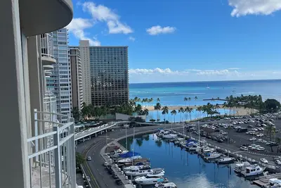 Image de Waikiki Beach View Retreat ~ Steps to the Beach ~ Sleeps 5 ~ Free Parking