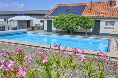 Image de Maison de vacances au calme avec belle piscine
